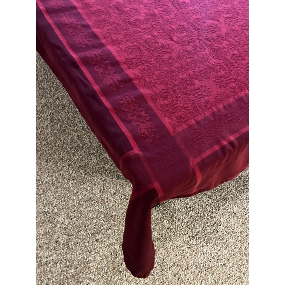 Fieldcrest Classic Red Jacquard Cotton Vintage Tablecloth 78x56 inches